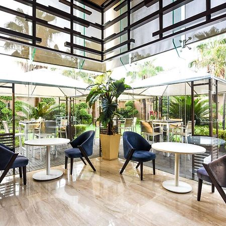 Doubletree By Hilton Gurugram Baani Square Gurgaon Exterior foto